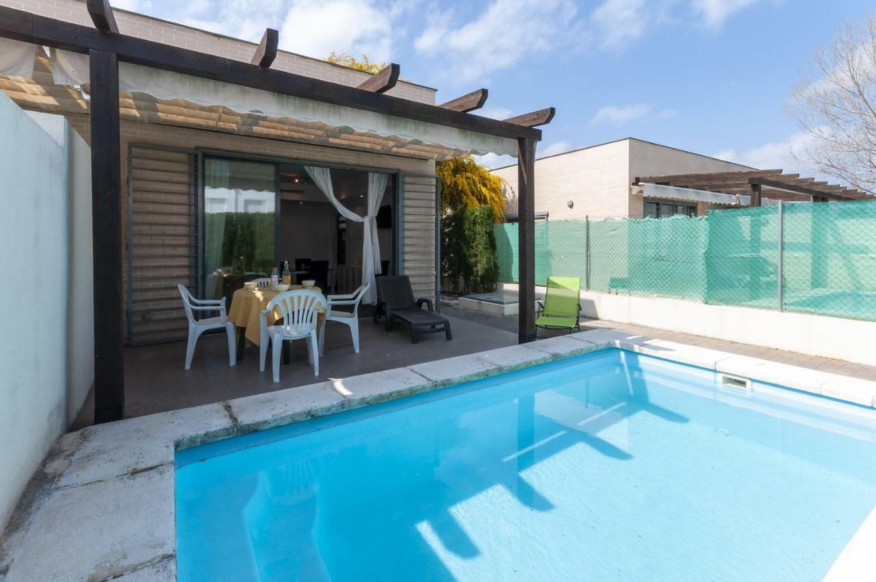 Vila Premium 17 Les Deveses Exteriér fotografie